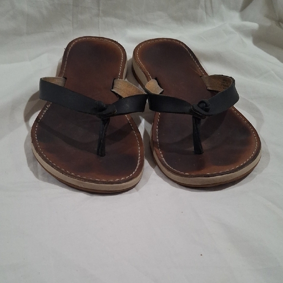 OluKai Women\'s  Black and Brown Flip-Flops Size 9 main image 4